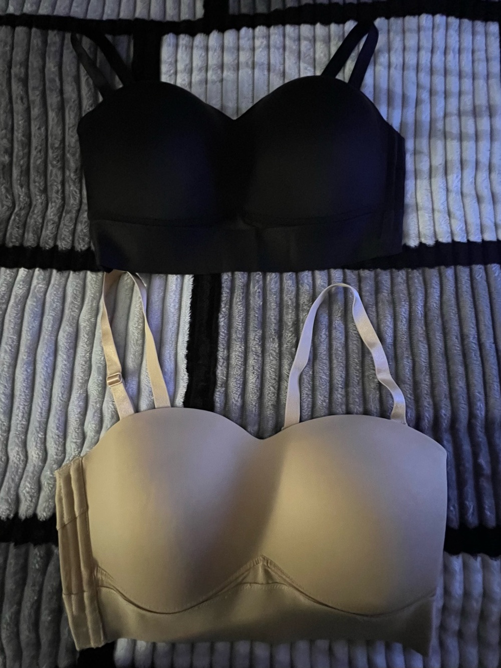 Rhonda Shear Convertible Seamless Bras in Black and Nude - Picture 4 of 9